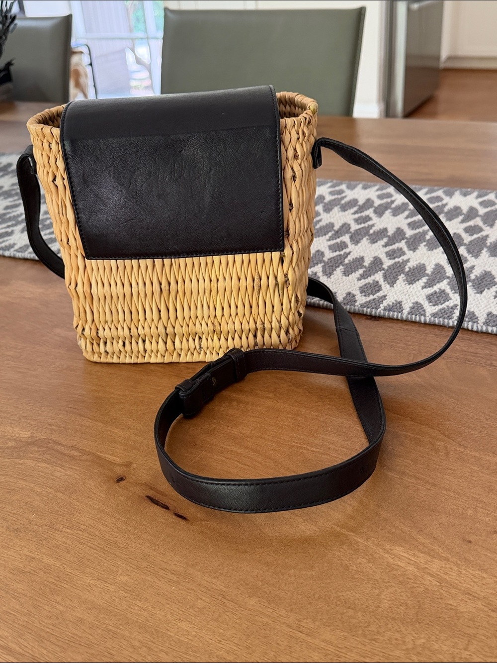 Mer/Sea Woven Straw Crossbody Bag with Black Leather Flap